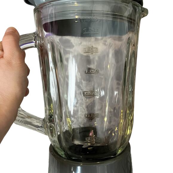 Black+Decker PowerCrush Blender w/ Quiet Tech + Glass Jar & Single Serve Cup - Picture 6 of 8